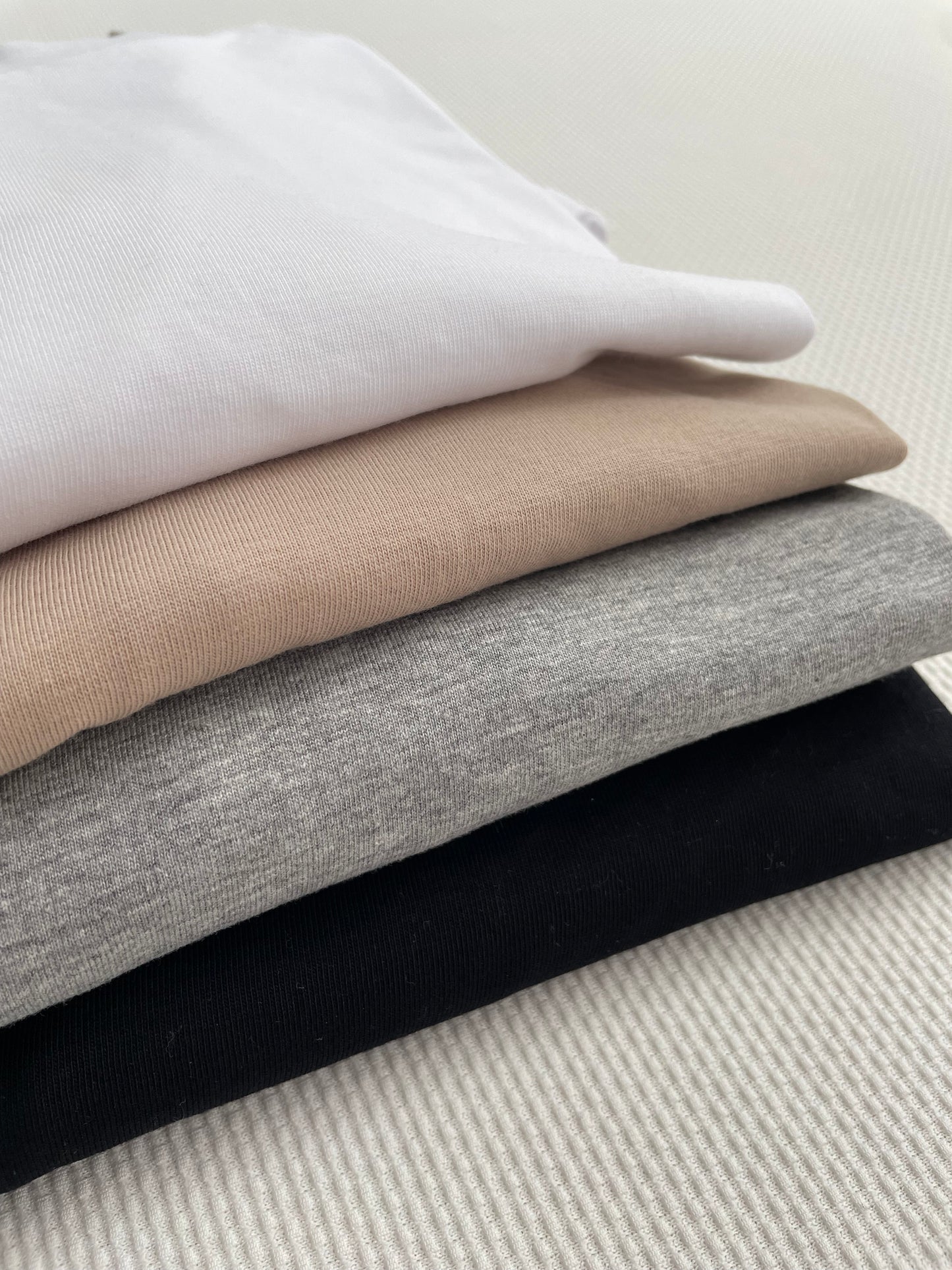 Tricou personalizat cu hăinuțe de la copii