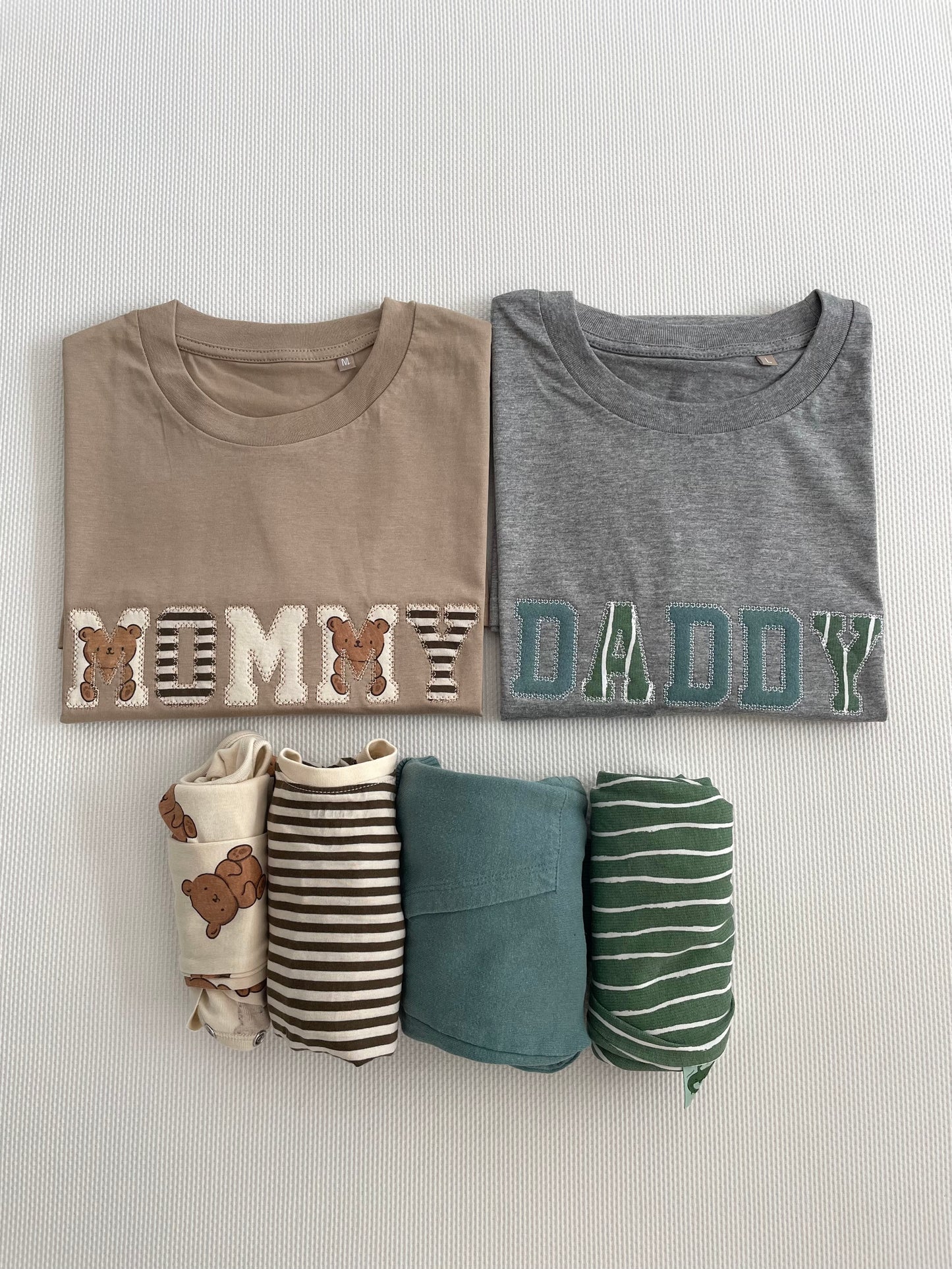 Tricou personalizat cu hăinuțe de la copii